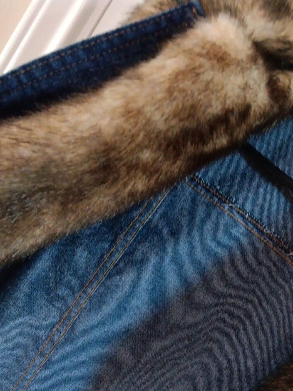 Valerie Stevens Dark Blue Denim Vest with Brown Faux Fur Collar - Picture 6 of 6